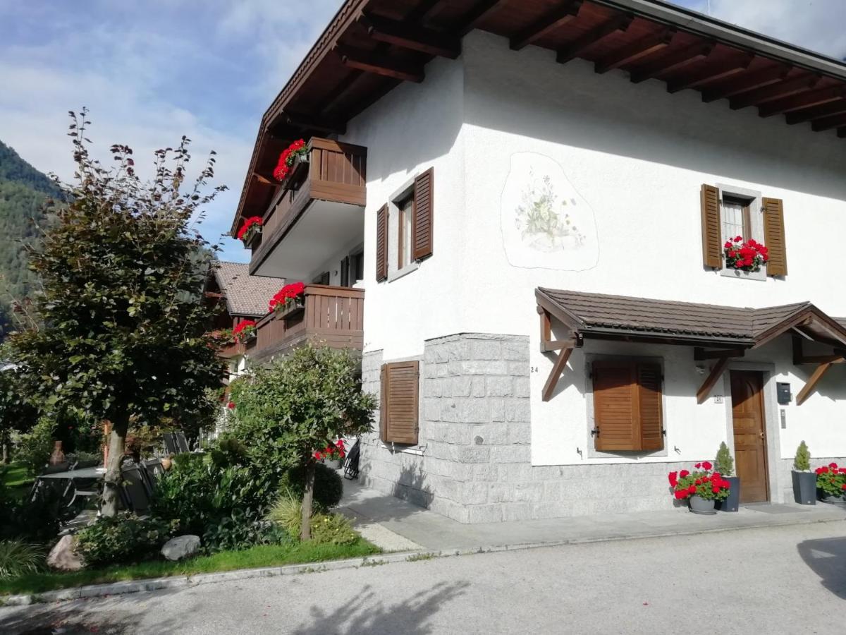 Appartamento Con Giardino Carisolo Extérieur photo